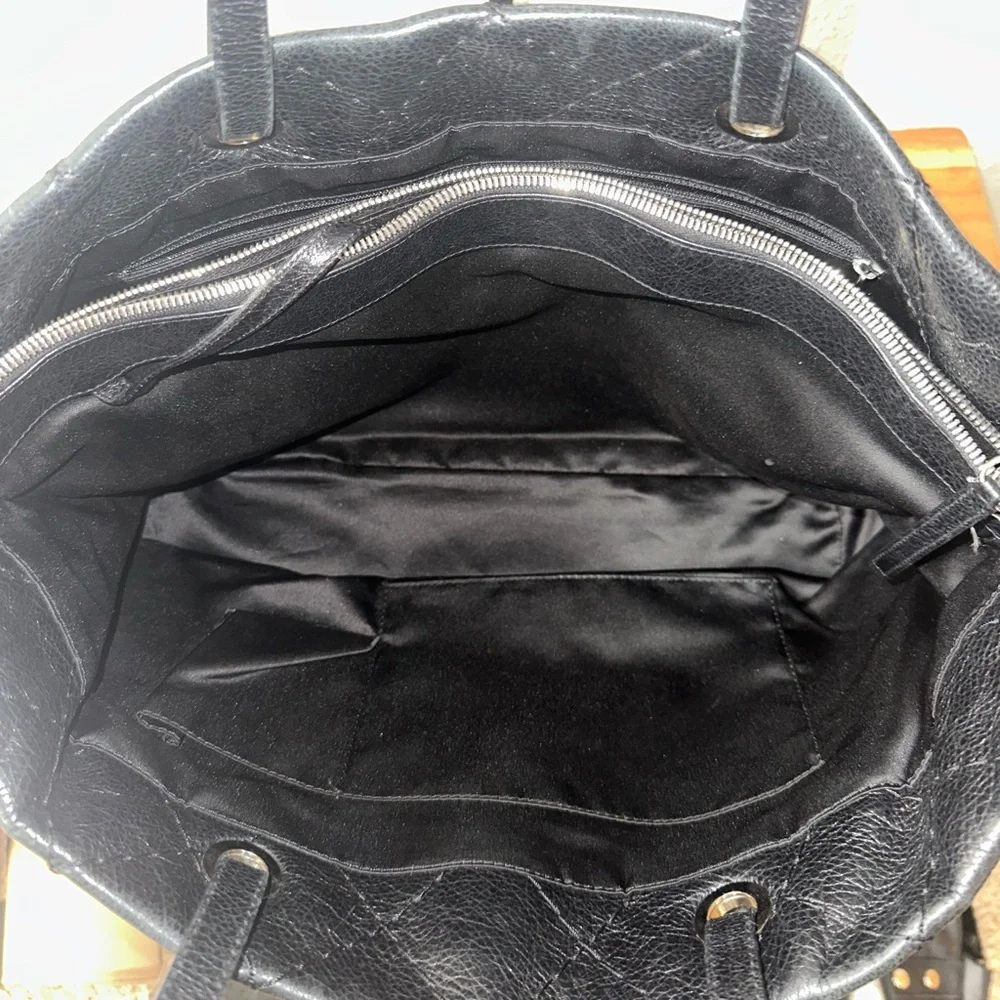 CHANEL On The Road Large Tote - Picture 3 of 15